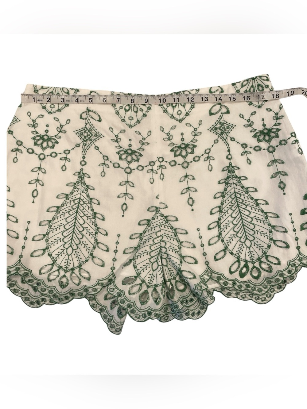 Zara Shorts for Women’s White with Green Eyelet Embroidery Size XL NWT - Picture 8 of 12